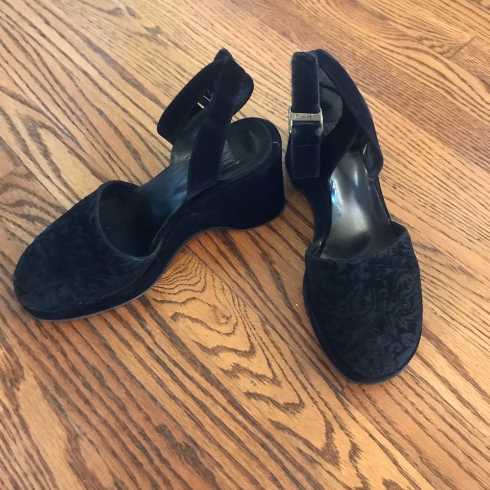DKNY velvet ankle wedge size 7